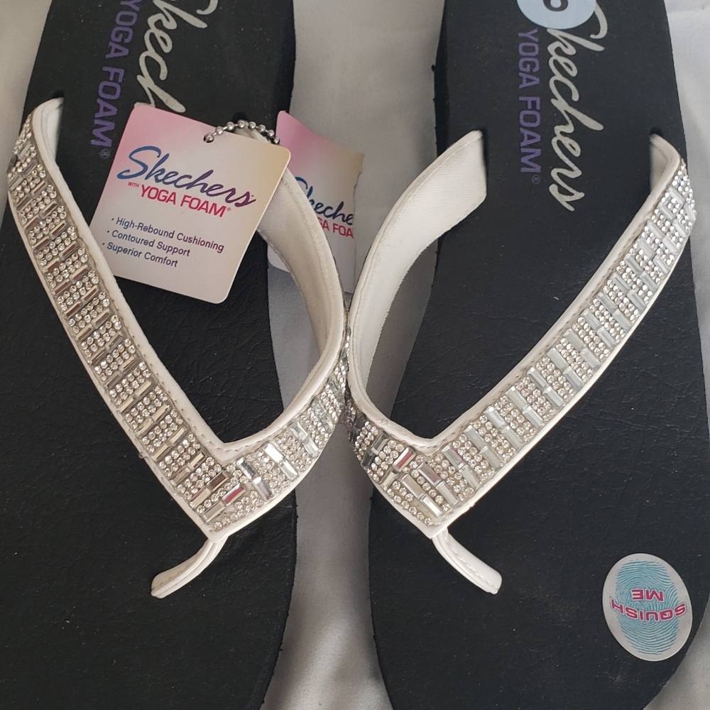 Womens white sketches Sandal wedge